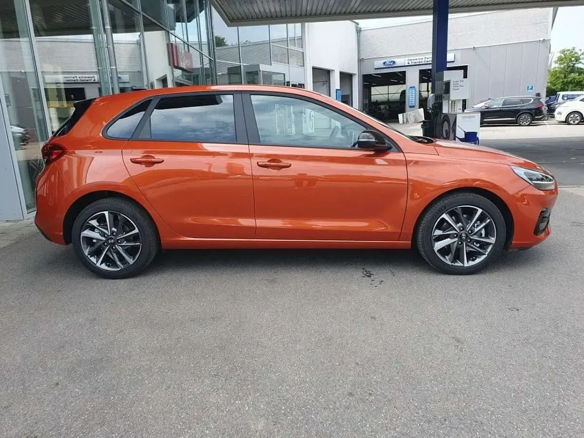 Gebraucht Hyundai i30 Advantage 101 PS (74 kW) 2025 Jupiter orange metallic Limousine