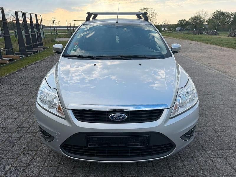 Używany Ford Focus Style 101 KM (74 kW) 2009 Szary Sedan/Limuzyna