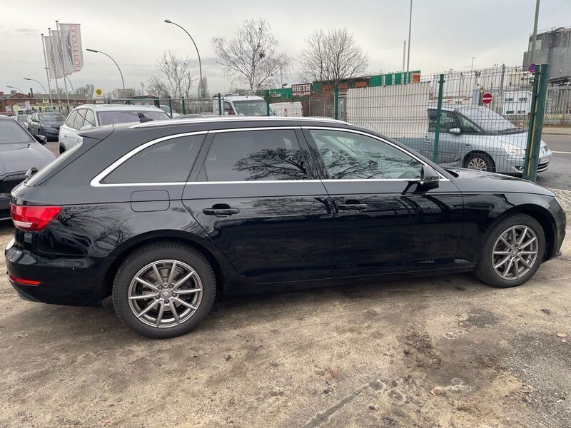 Gebraucht Audi A4 Basis 150 PS (110 kW) 2017 Schwarz Kombi