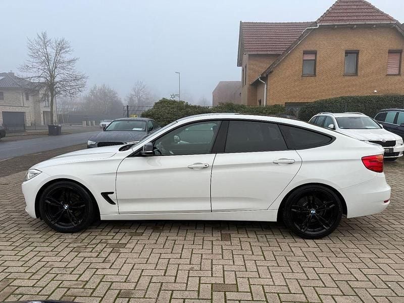 Gebraucht BMW 330 Performance 258 PS (189 kW) 2015 Weiß Limousine