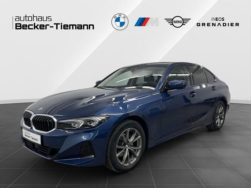 Phytonicblau Gebraucht 2024 BMW 318 Shadowline Limousine | 32.911 € (Fairer Preis) - Bild 1/4