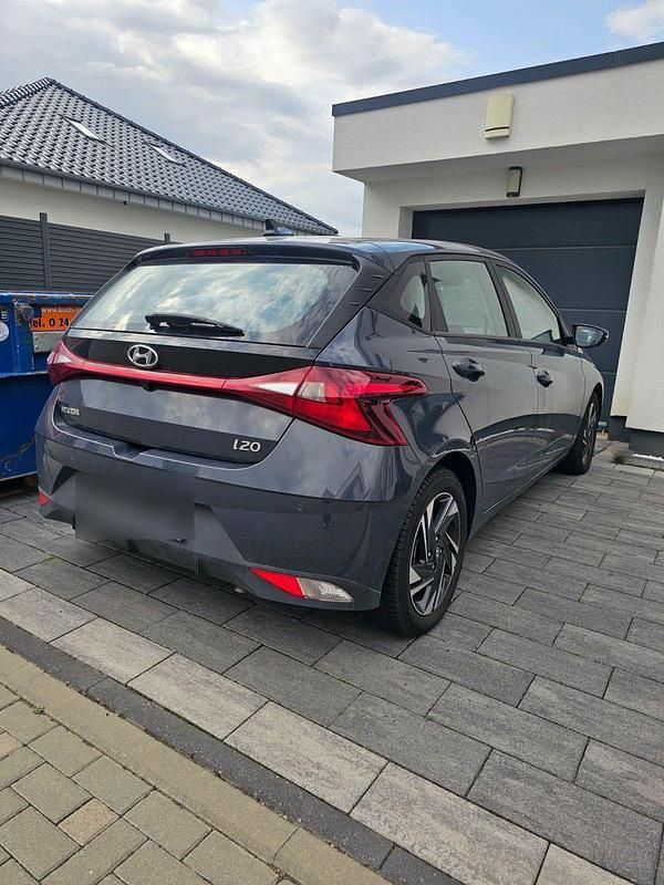 Grau Gebraucht 2021 Hyundai i20 Kleinwagen | 14.500 € (Guter Preis) - Bild 1/4