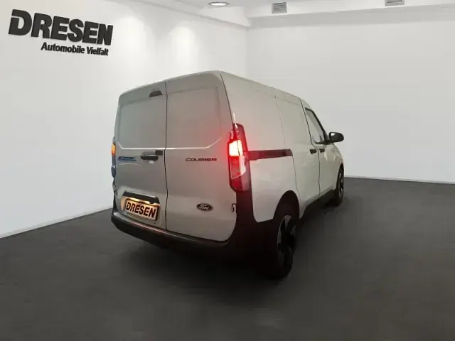 Neu Ford Courier Trend 100 kW (136 PS) 2026 Weiss Van / Kleinbus