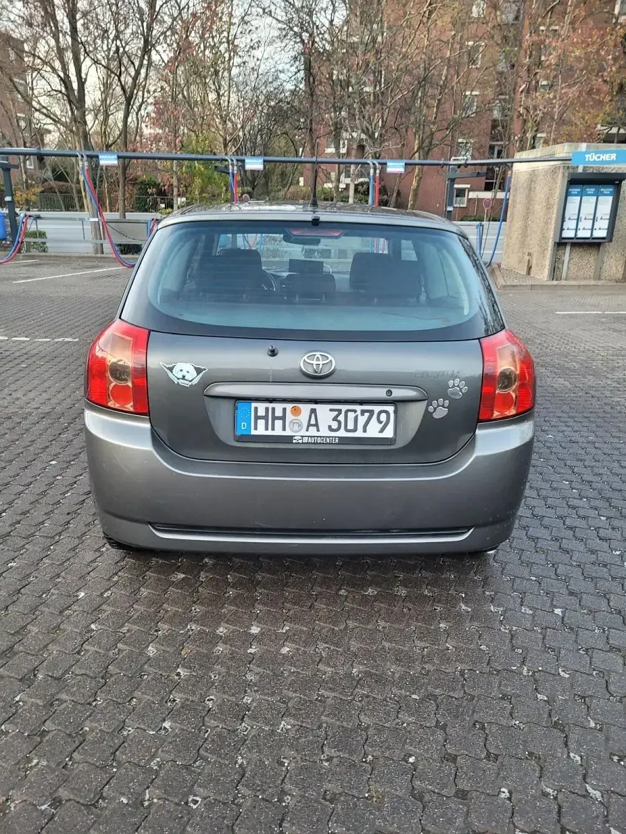 Używany Toyota Corolla 110 KM (80 kW) 2004 Szary Hatchback