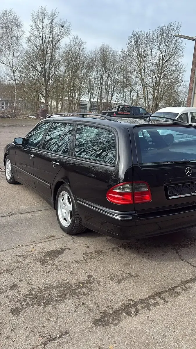Gebraucht Mercedes E320 Avantgarde 197 PS (144 kW) 2001 Schwarz Kombi