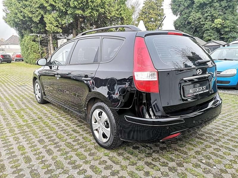 Gebraucht Hyundai i30 Classic 109 PS (80 kW) 2012 Phantom black Kombi