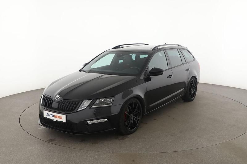 Schwarz Gebraucht 2019 Skoda Octavia RS Kombi | 23.340 € (Teuer) - Bild 1/3