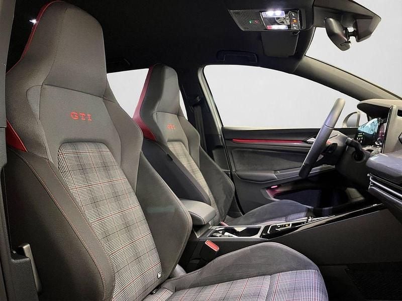 Gebraucht VW Golf VIII GTI 245 PS (180 kW) 2024 Pure white Limousine