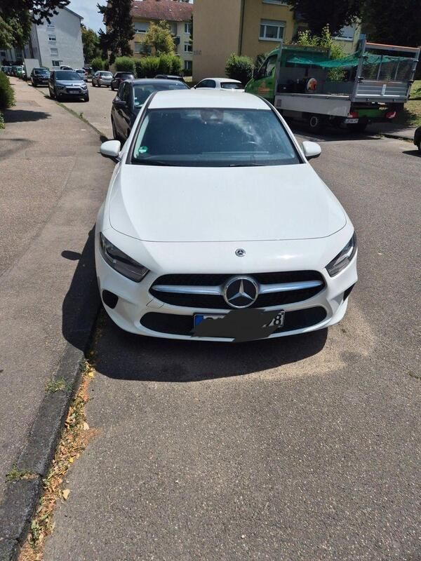Weiß Gebraucht 2018 Mercedes A180 Limousine | 17.900 € (Guter Preis) - Bild 1/1