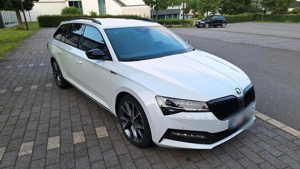 Gebraucht Skoda Superb SportLine 190 PS (139 kW) 2024 Weiß Kombi