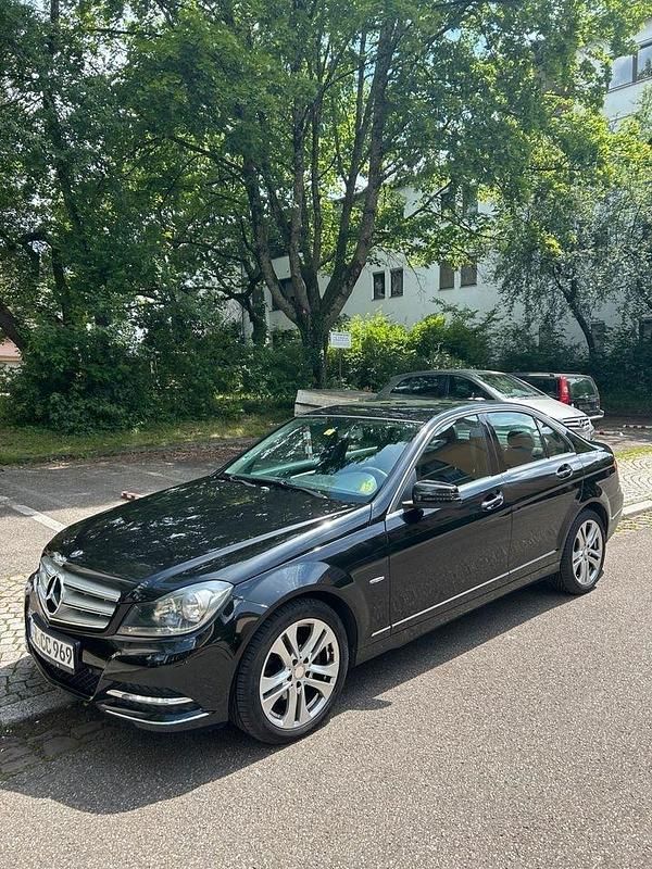 Schwarz Gebraucht 2012 Mercedes C220 Avantgarde Limousine | 12.500 € (Etwas zu teuer) - Bild 1/4