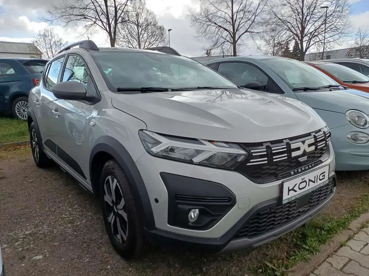 Gebraucht Dacia Sandero Expression 91 PS (66 kW) 2023 Silber SUV