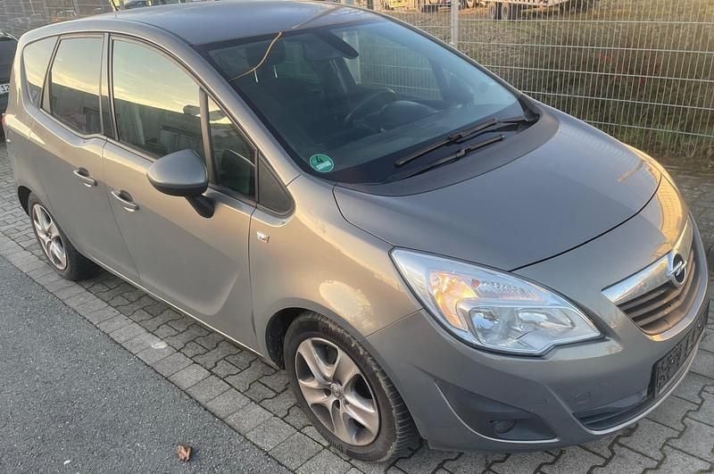 Braun Gebraucht 2011 Opel Meriva Van / Kleinbus | 2.000 € (Fairer Preis) - Bild 1/4