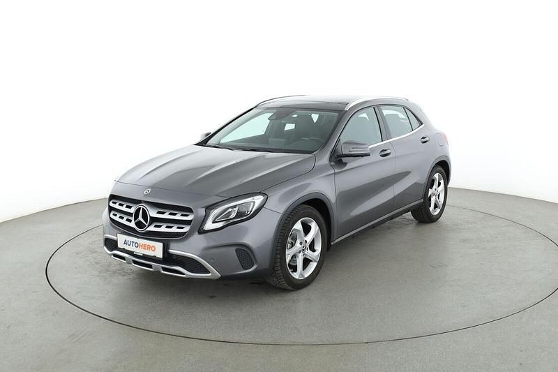 Grau Gebraucht 2019 Mercedes GLA180 Urban SUV | 22.600 € (Etwas zu teuer) - Bild 1/3