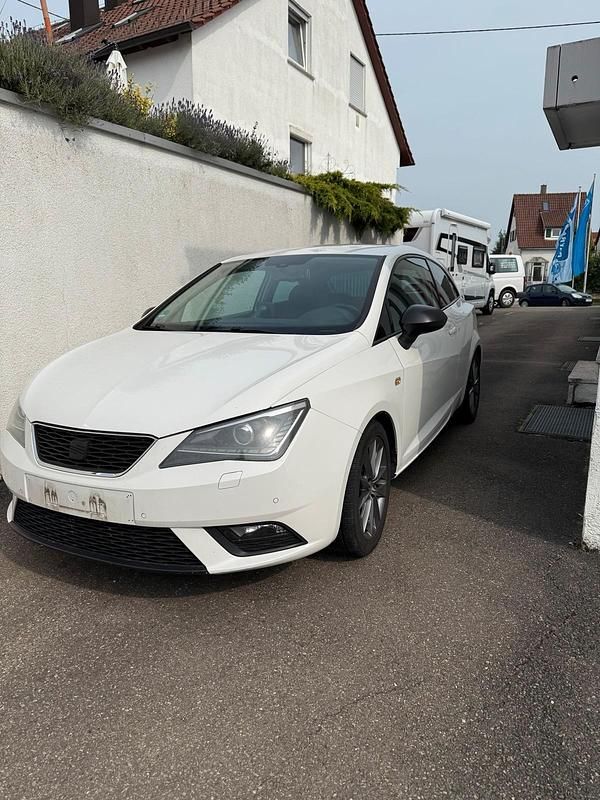 Weiß Gebraucht 2014 Seat Ibiza I-Tech Kleinwagen | 4.400 € (Guter Preis) - Bild 1/4