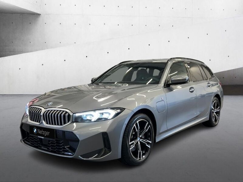 Skyscraper grau metallic Neu 2024 BMW 330e M Sport Kombi | 64.184 € (Etwas zu teuer) - Bild 1/4