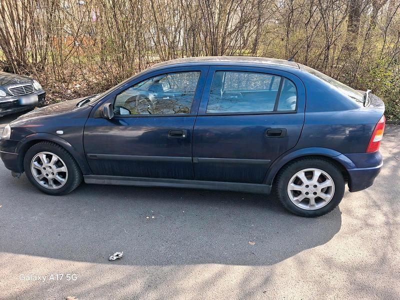 Gebraucht Opel Astra 90 PS (66 kW) 2001 Blau Limousine