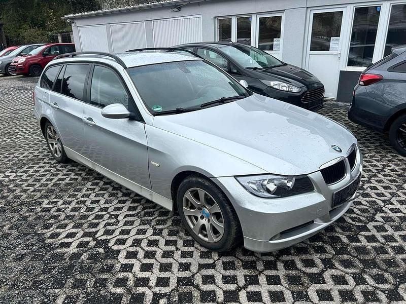 Gebraucht BMW 320 150 PS (110 kW) 2006 Titansilber metallic Kombi