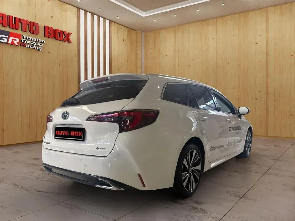Neu Toyota Corolla 196 PS (144 kW) 2026 Weiß Limousine
