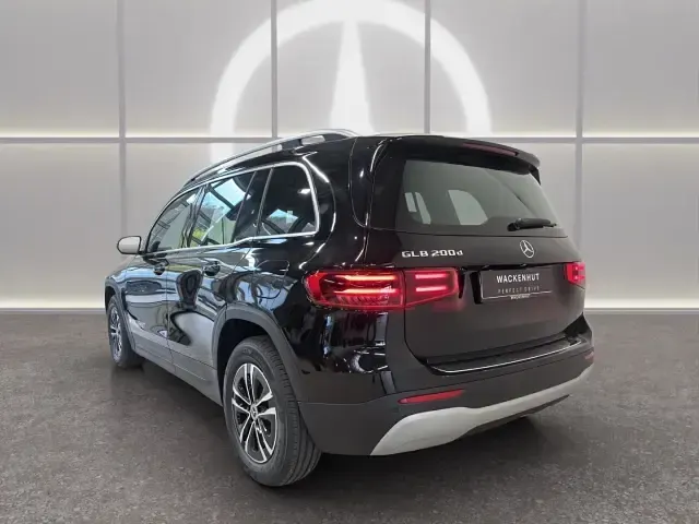 Gebraucht Mercedes GLB200 Advanced 150 PS (110 kW) 2026 Schwarz SUV