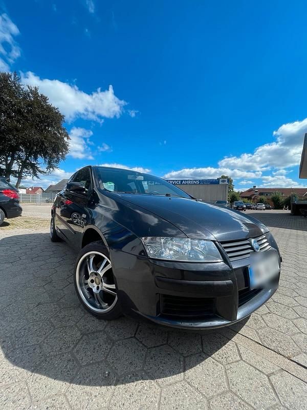 Schwarz Gebraucht 2005 Fiat Stilo Coupé | 1.000 € (Fairer Preis) - Bild 1/4