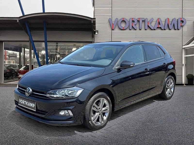 Deep black perleffekt (metallic) Gebraucht 2021 VW Polo United Limousine | 17.480 € (Fairer Preis) - Bild 1/4