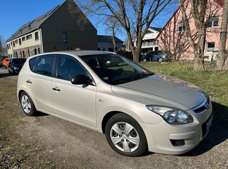 Beige Gebraucht 2009 Hyundai i30 Classic Kombi | 2.600 € (Guter Preis) - Bild 1/4