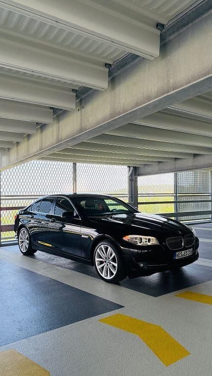 Schwarz Gebraucht 2013 BMW 520 Sport Line Limousine | 9.650 € (Guter Preis) - Bild 1/4