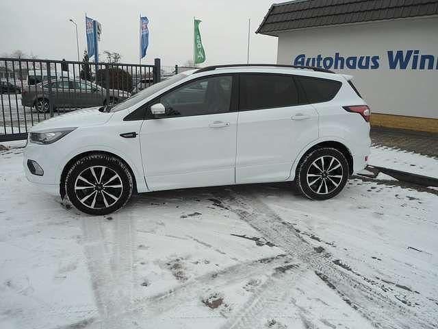Gebraucht Ford Kuga ST-Line 150 PS (110 kW) 2018 Frostweiß SUV
