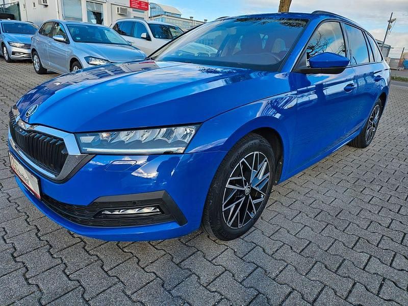 Blau Gebraucht 2022 Skoda Octavia Clever Limousine | 21.650 € (Guter Preis) - Bild 1/4