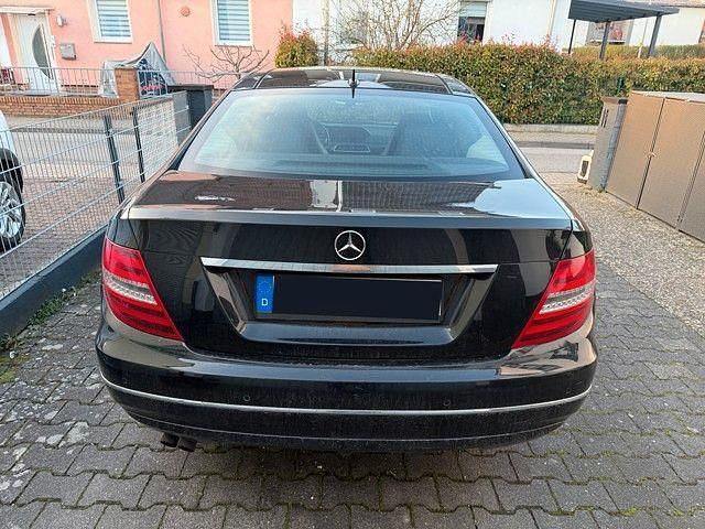 Gebraucht Mercedes C180 156 PS (114 kW) 2011 Schwarz Coupé