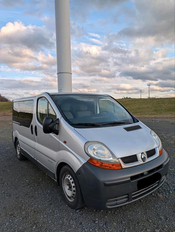 Gebraucht Renault Trafic 100 PS (73 kW) 2003 Silber Van / Kleinbus