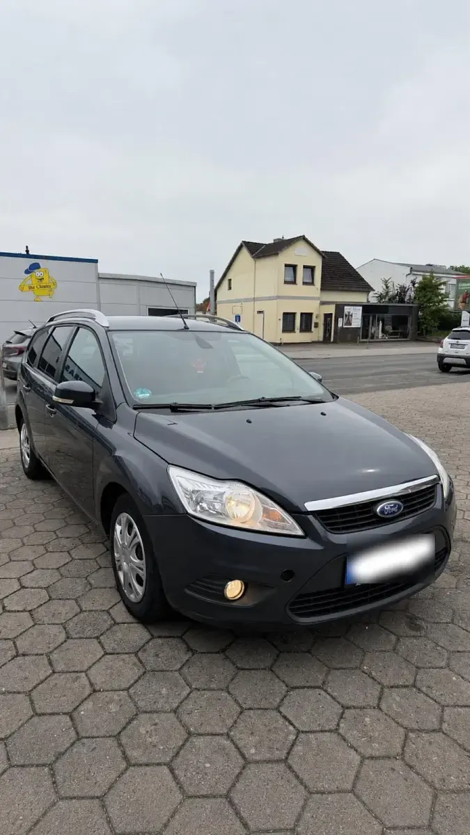 Gebraucht Ford Focus 101 PS (74 kW) 2010 Grau Limousine
