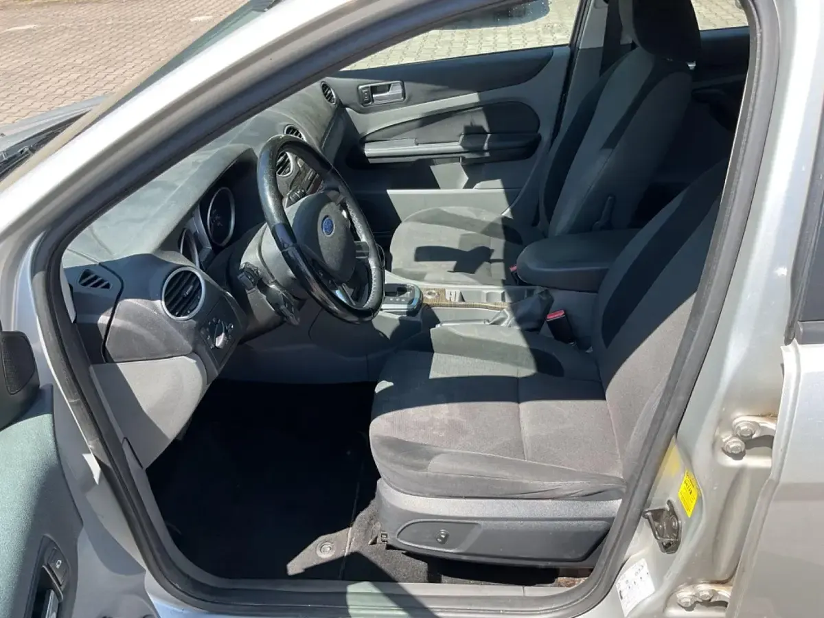 Gebraucht Ford Focus Ghia 145 PS (106 kW) 2008 Silber Kombi