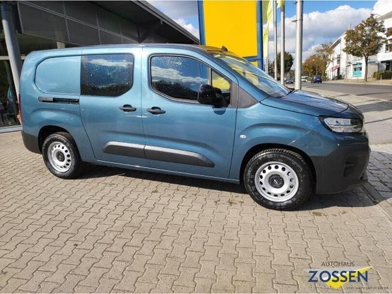 Neu Opel Combo 102 PS (75 kW) 2025 Rot Van / Kleinbus