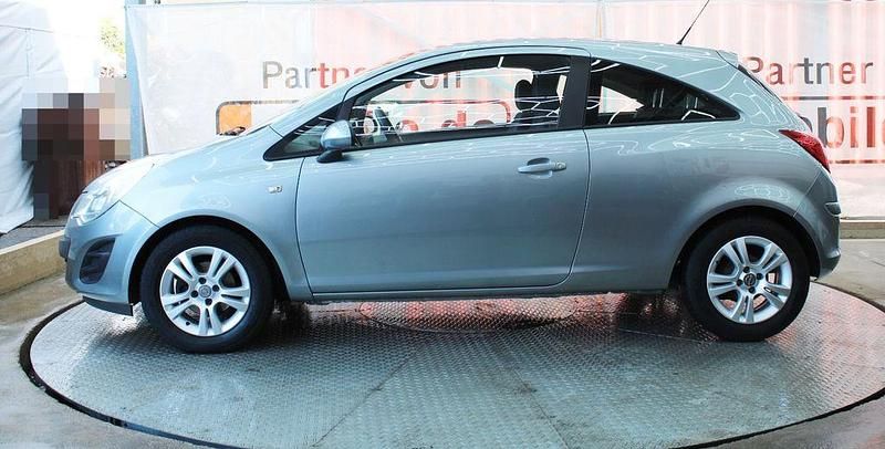 Gebraucht Opel Corsa 86 PS (63 kW) 2012 Silber Kleinwagen