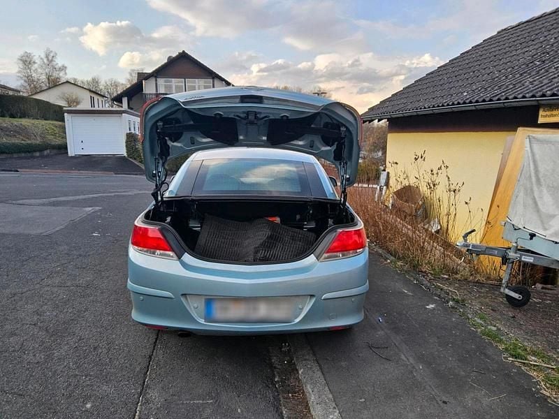 Gebraucht Opel Astra Cabriolet 140 PS (102 kW) 2010 Cabrio