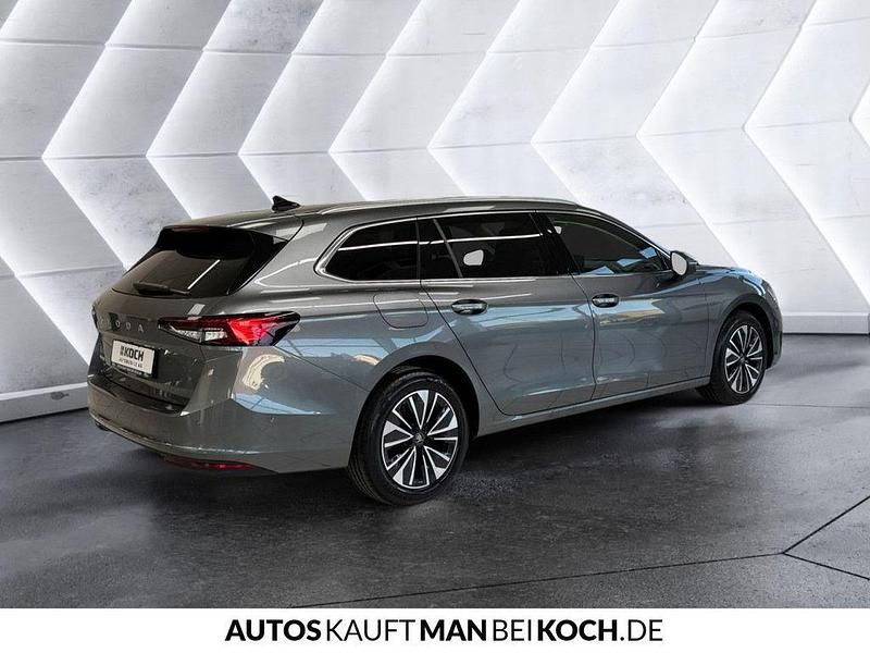 Gebraucht Skoda Superb Selection 150 PS (110 kW) 2025 Graphitegrau metallic/graphit Kombi