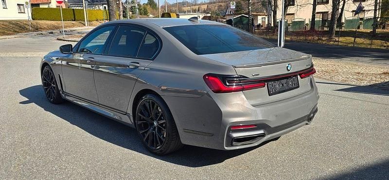 Gebraucht BMW 740 Performance 340 PS (250 kW) 2021 Grau Limousine