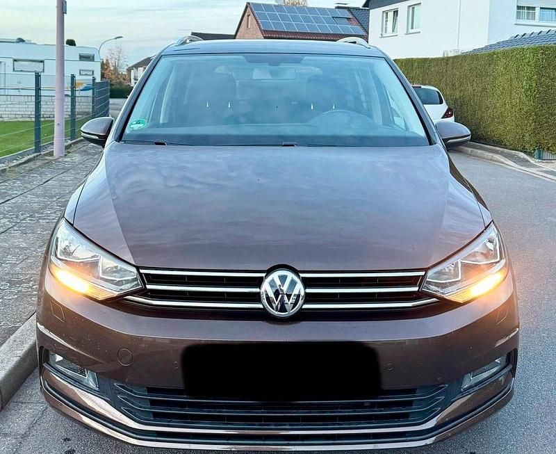 Braun Gebraucht 2016 VW Touran Van / Kleinbus | 14.999 € (Superpreis) - Bild 1/4
