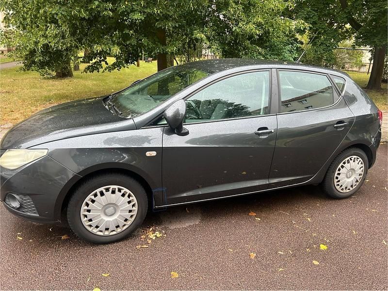 Grau Gebraucht 2009 Seat Ibiza Limousine | 2.100 € (Guter Preis) - Bild 1/4