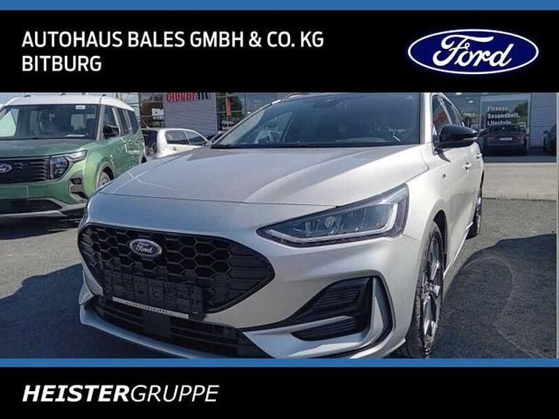 Silber (polarsilber metallic) Gebraucht 2024 Ford Focus ST-Line Kleinwagen | 25.900 € (Fairer Preis) - Bild 1/4