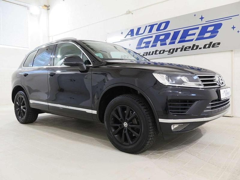 Deep black perleffekt (metallic) Gebraucht 2018 VW Touareg Edition SUV | 29.950 € (Fairer Preis) - Bild 1/4