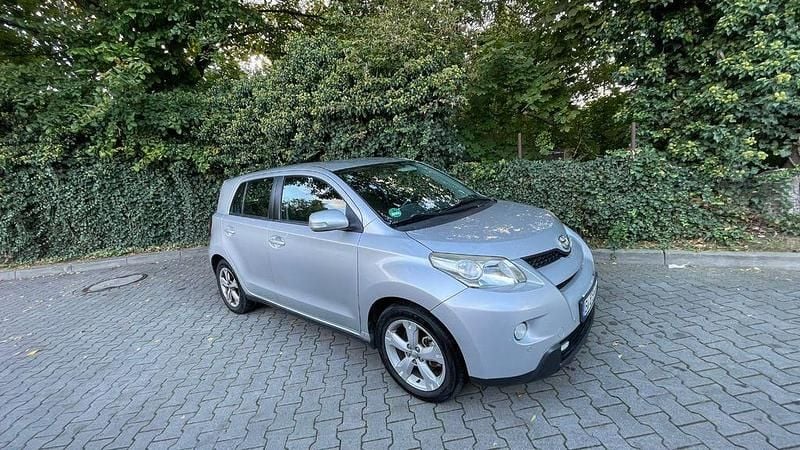 Silber Gebraucht 2009 Toyota Urban Cruiser SUV | 3.500 € (Fairer Preis) - Bild 1/4