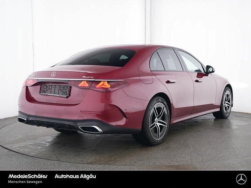 Gebraucht Mercedes E300 AMG 313 PS (230 kW) 2025 Rot Limousine