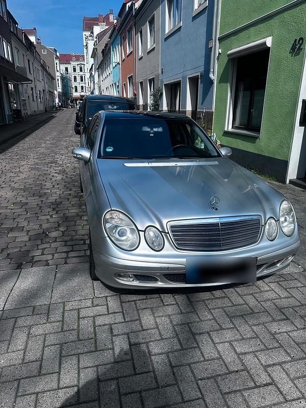 Usado Mercedes E240 2003 Cinzento Sedan