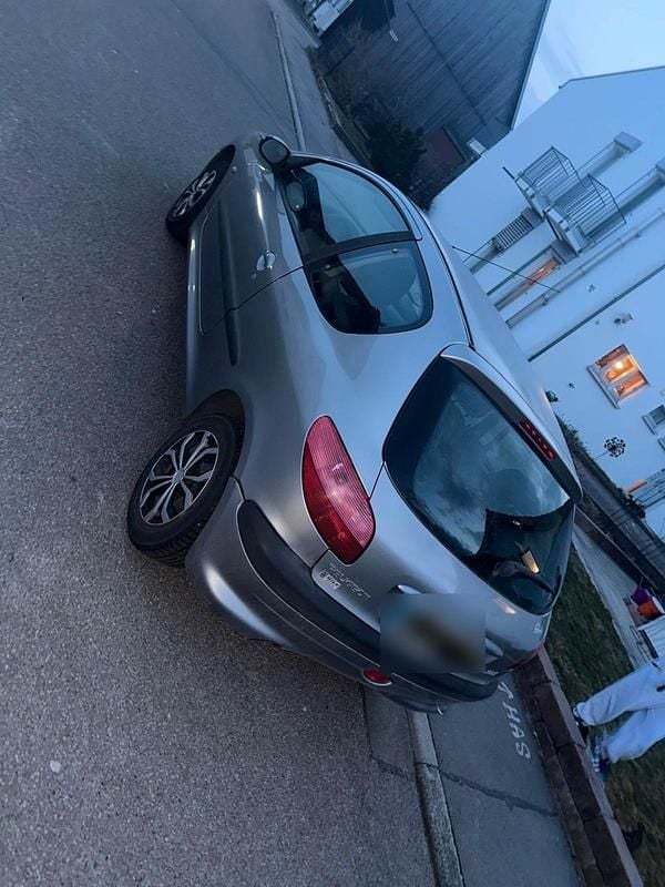 Gebraucht Peugeot 206 60 PS (44 kW) 2003 Grau Kleinwagen