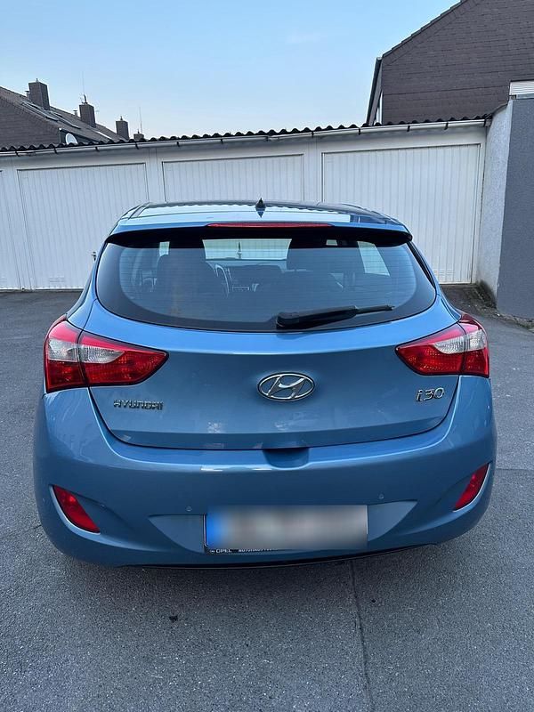 Gebraucht Hyundai i30 90 PS (66 kW) 2013 Blau Limousine