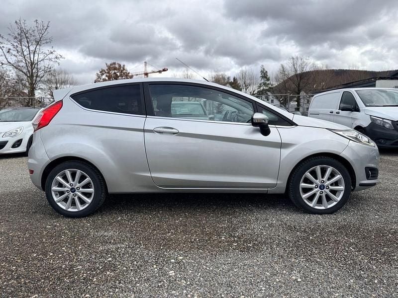 Gebraucht Ford Fiesta Titanium 101 PS (74 kW) 2016 Grau Kleinwagen