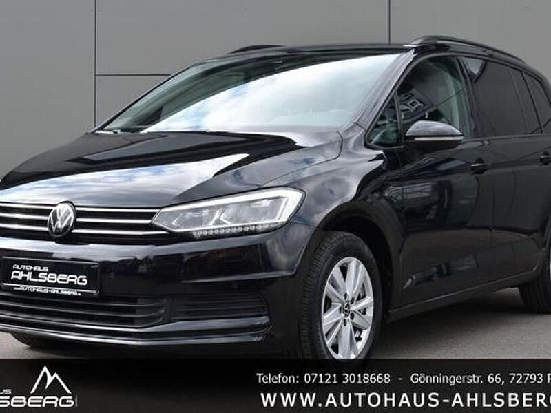 Deep black perleffekt Gebraucht 2023 VW Touran Comfortline Van / Kleinbus | 31.900 € (Fairer Preis) - Bild 1/4